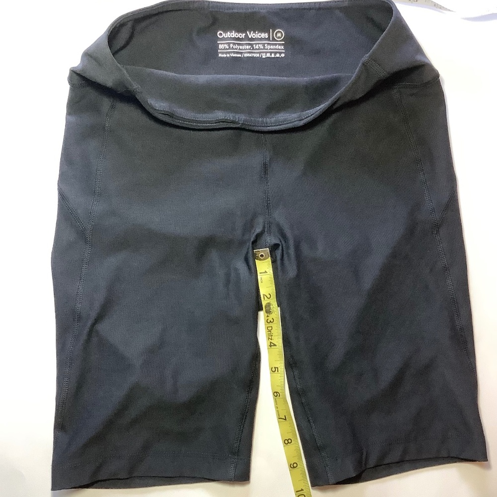 Outdoor Voices biker shorts medium
